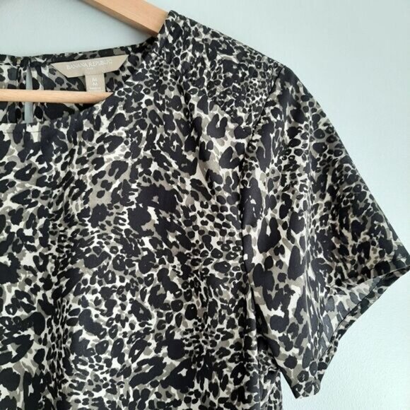 BANANA REPUBLIC Boxy Lightweight Short Sleeve Leopard Blouse Top Sz M - Picture 4 of 11